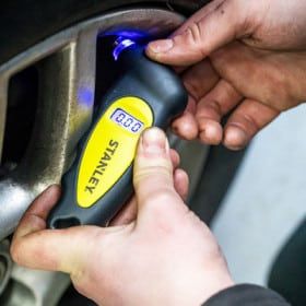 Testeur de pression de pneus digital stht80874-0 stanley