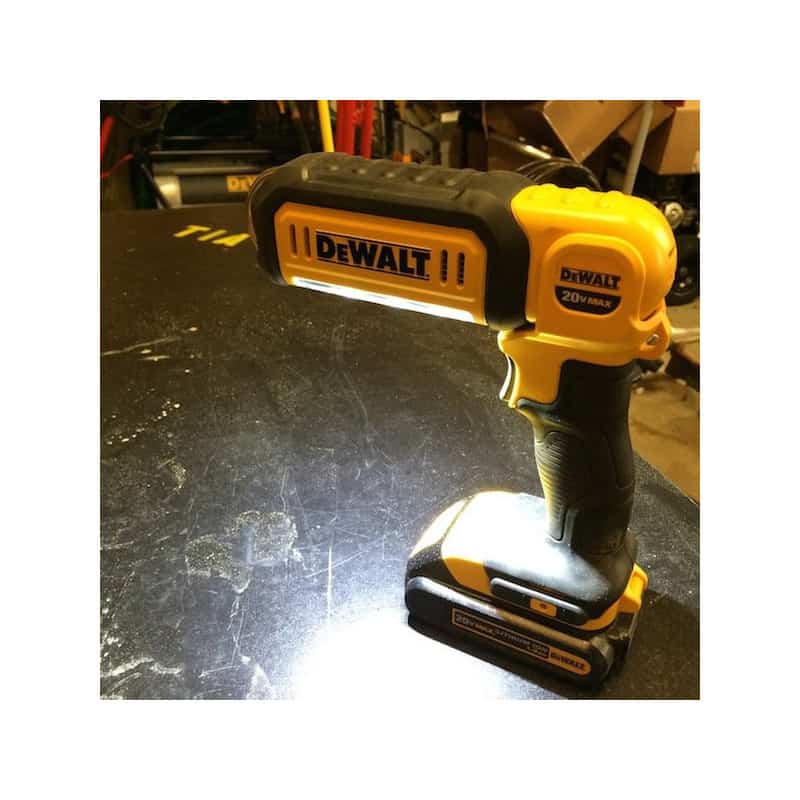 DEWALT Lampe LED faisceau large 18V XR - DCL050-XJ